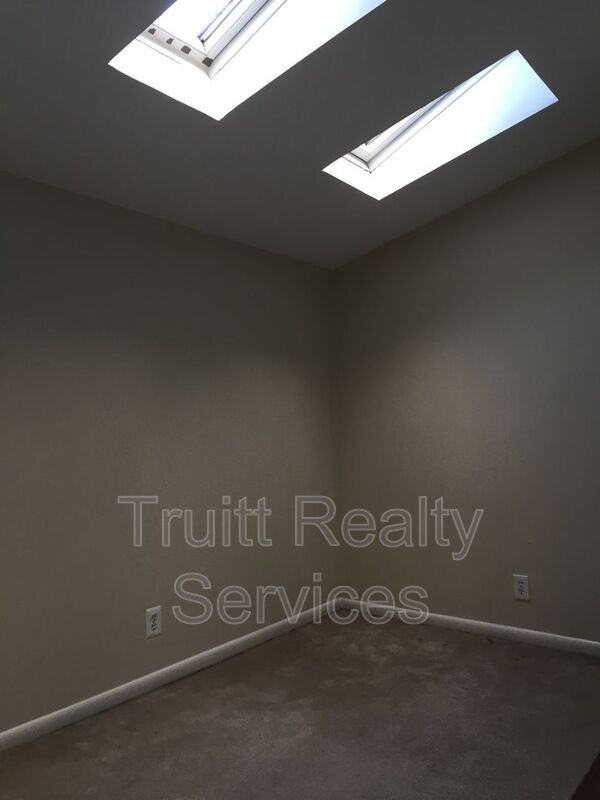 614 Elliott St Ne #2D - Photo 4 of 7