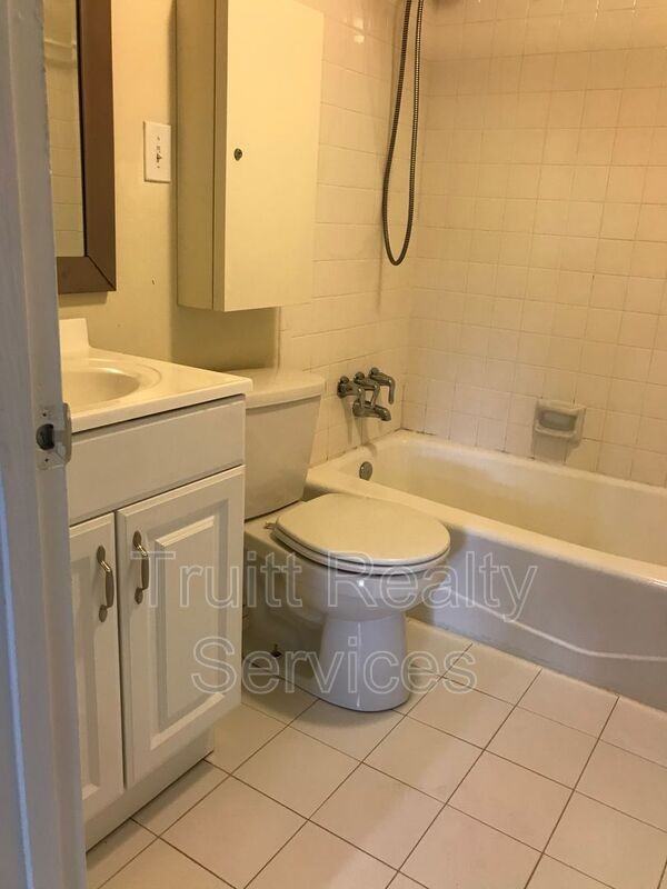 614 Elliott St Ne #2D - Photo 5 of 7