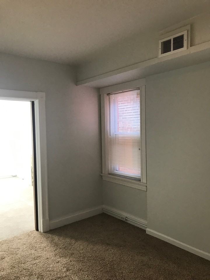 4545 Oakland Avenue - Photo 7 of 11