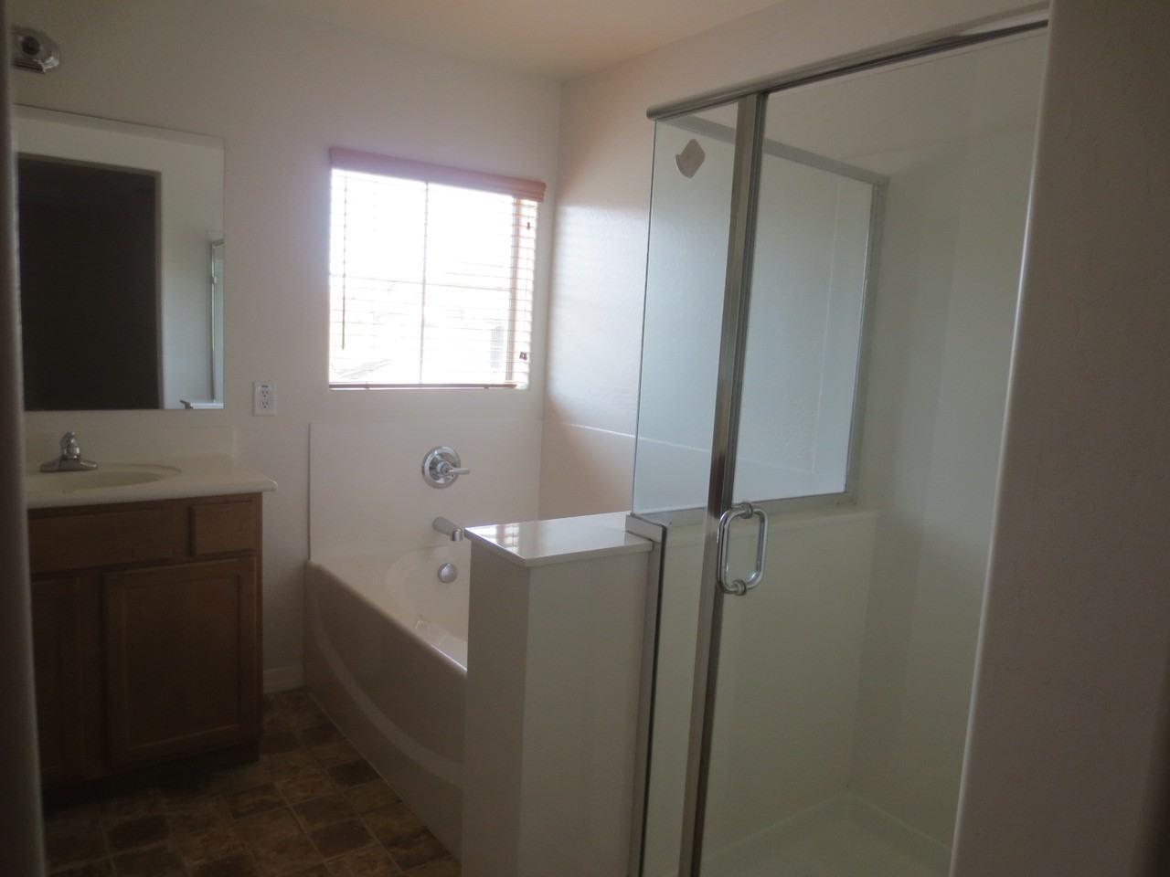 1670 E Elgin St - Photo 4 of 12
