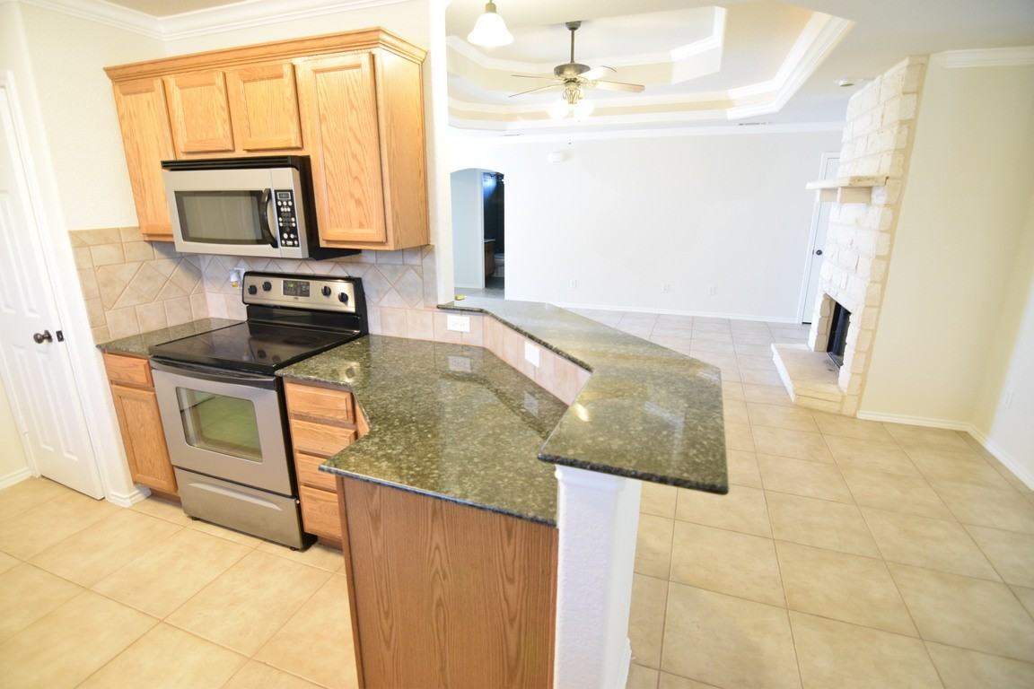 108 Burnham Dr - Photo 4 of 21