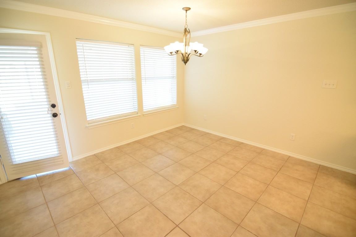 108 Burnham Dr - Photo 5 of 21