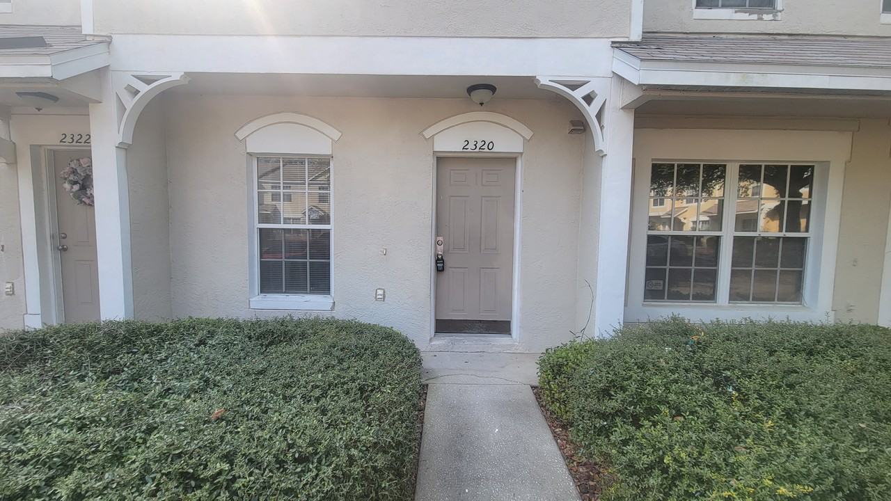 2320 Lake Woodberry Cir - Photo 2 of 28