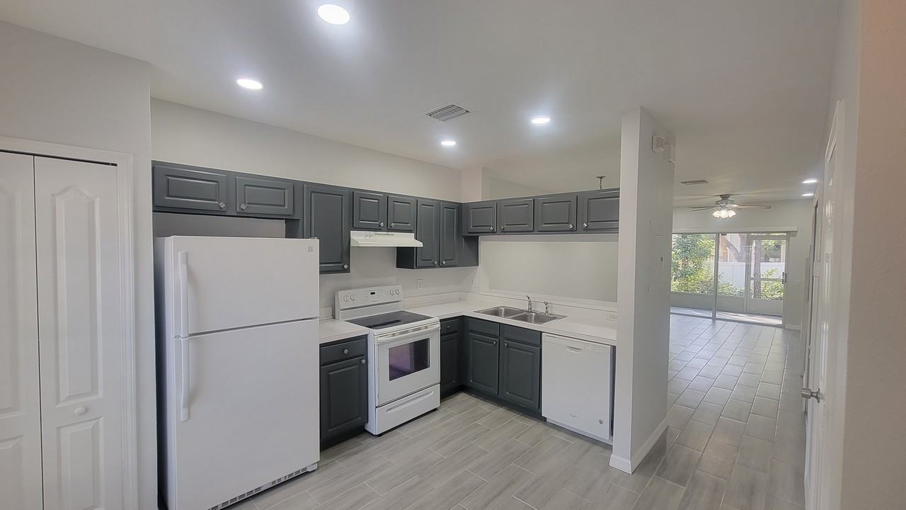 2320 Lake Woodberry Cir - Photo 3 of 28
