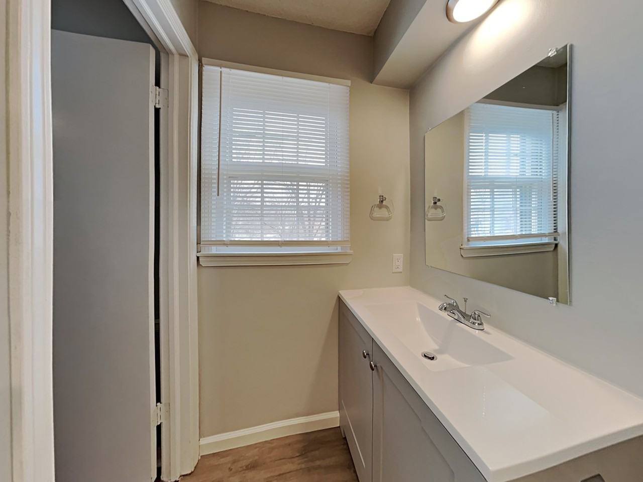 9901 Connell Dr - Photo 2 of 23