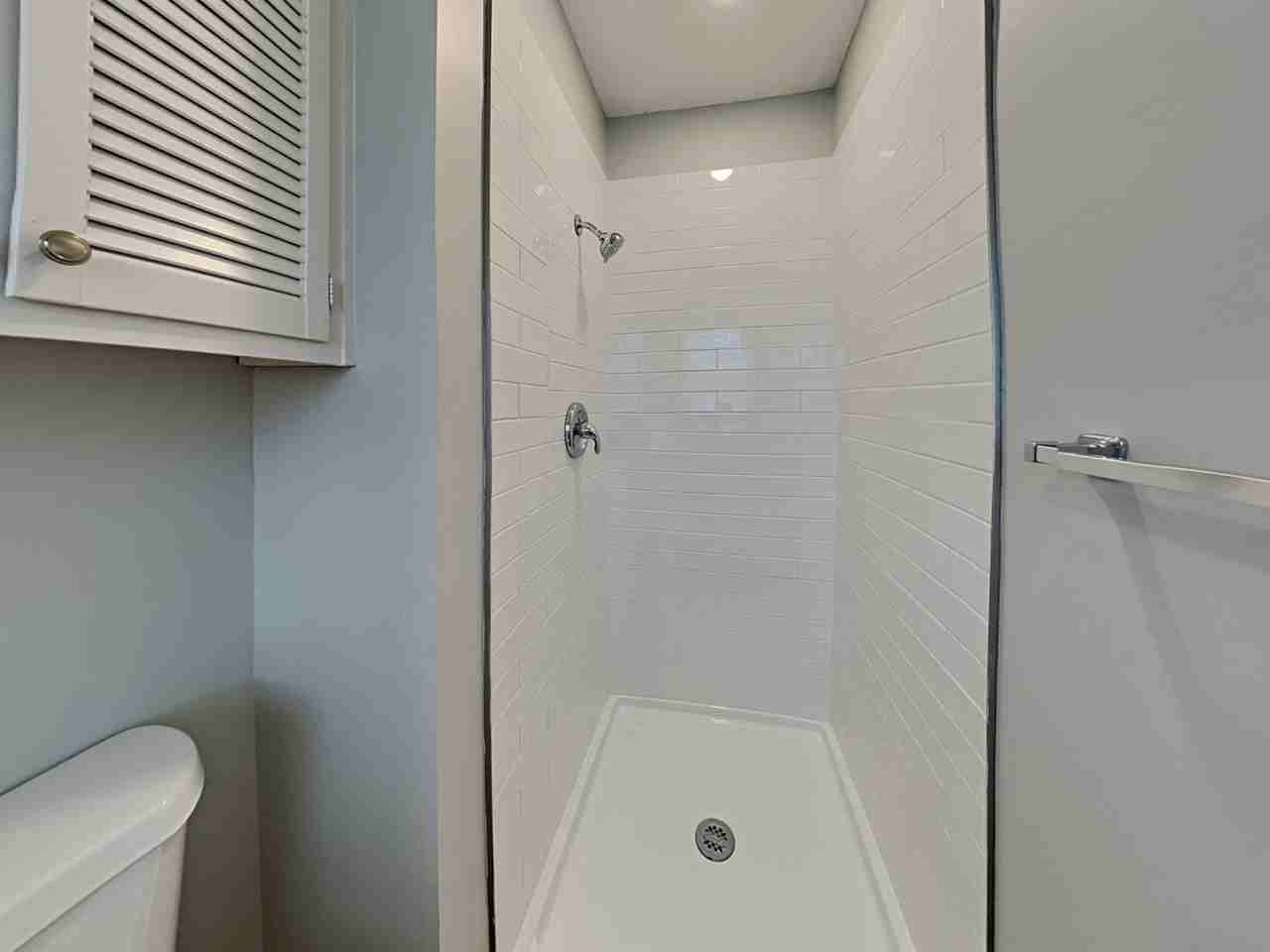 9901 Connell Dr - Photo 3 of 23