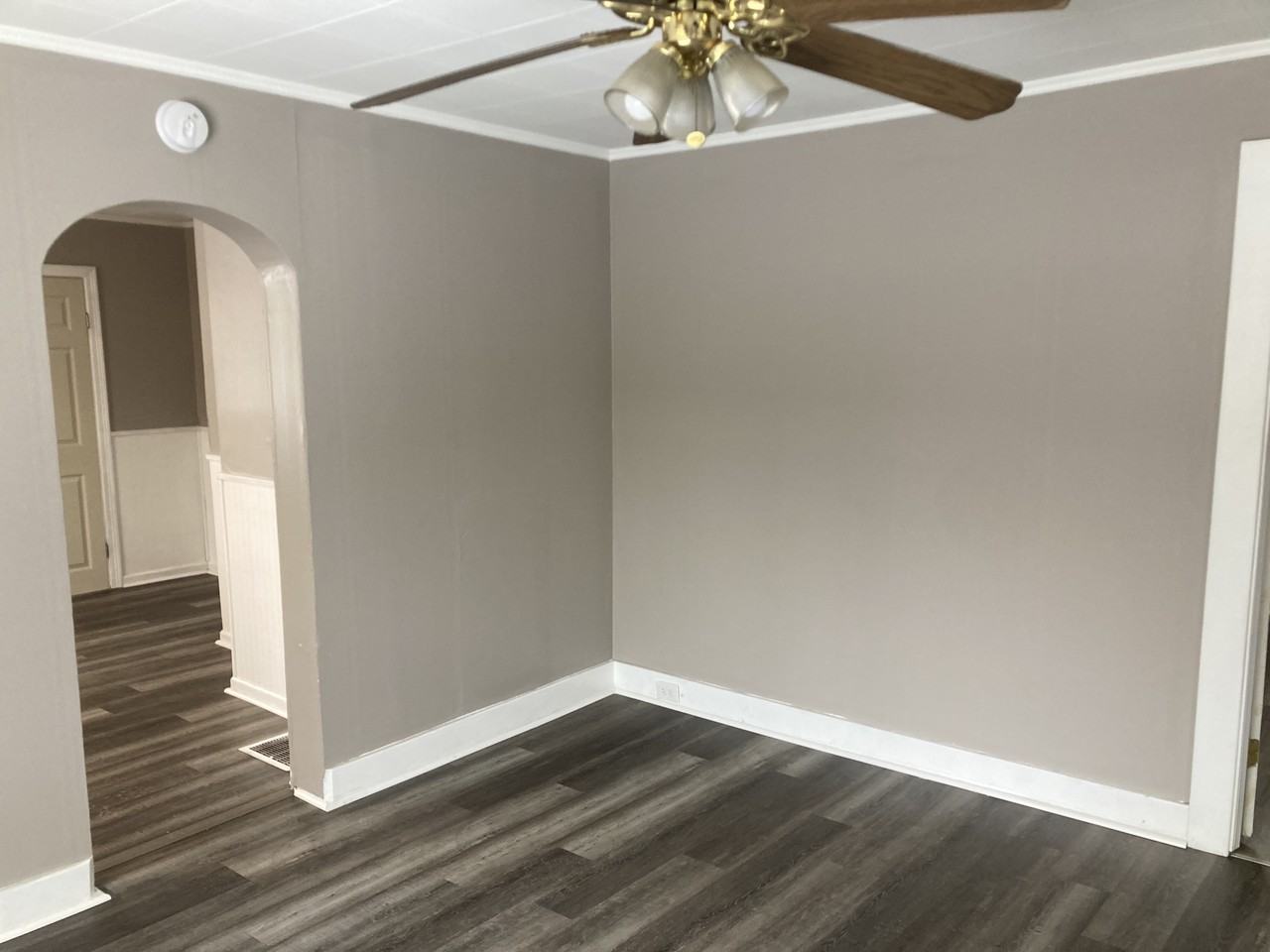 245 Caledonia St - Photo 3 of 12