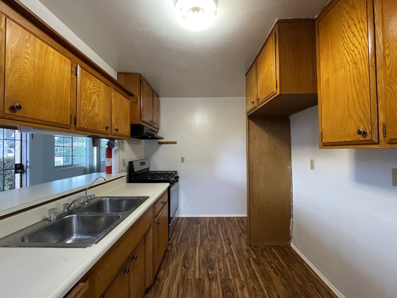 747 N Philadelphia St - Photo 2 of 14