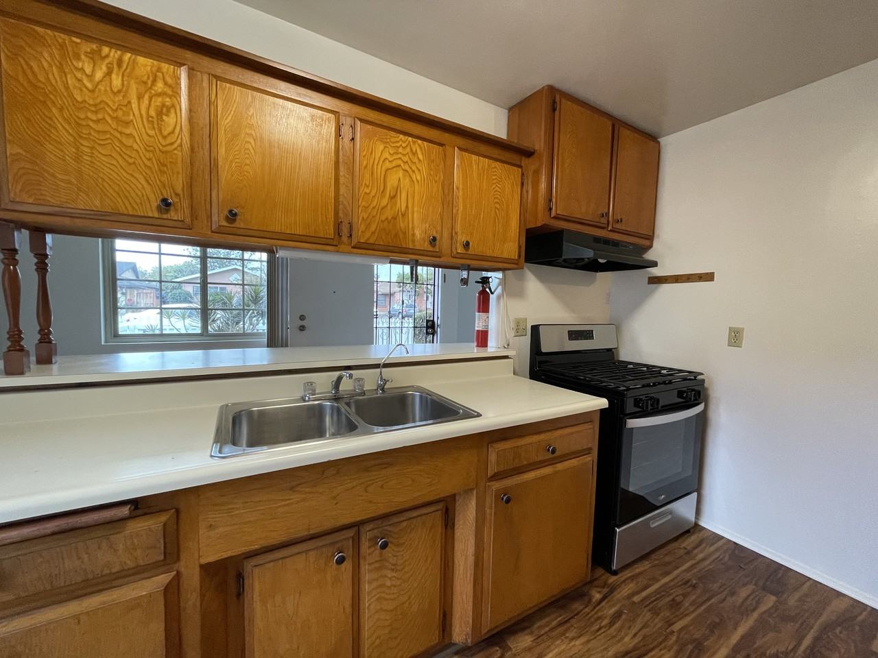 747 N Philadelphia St - Photo 3 of 14