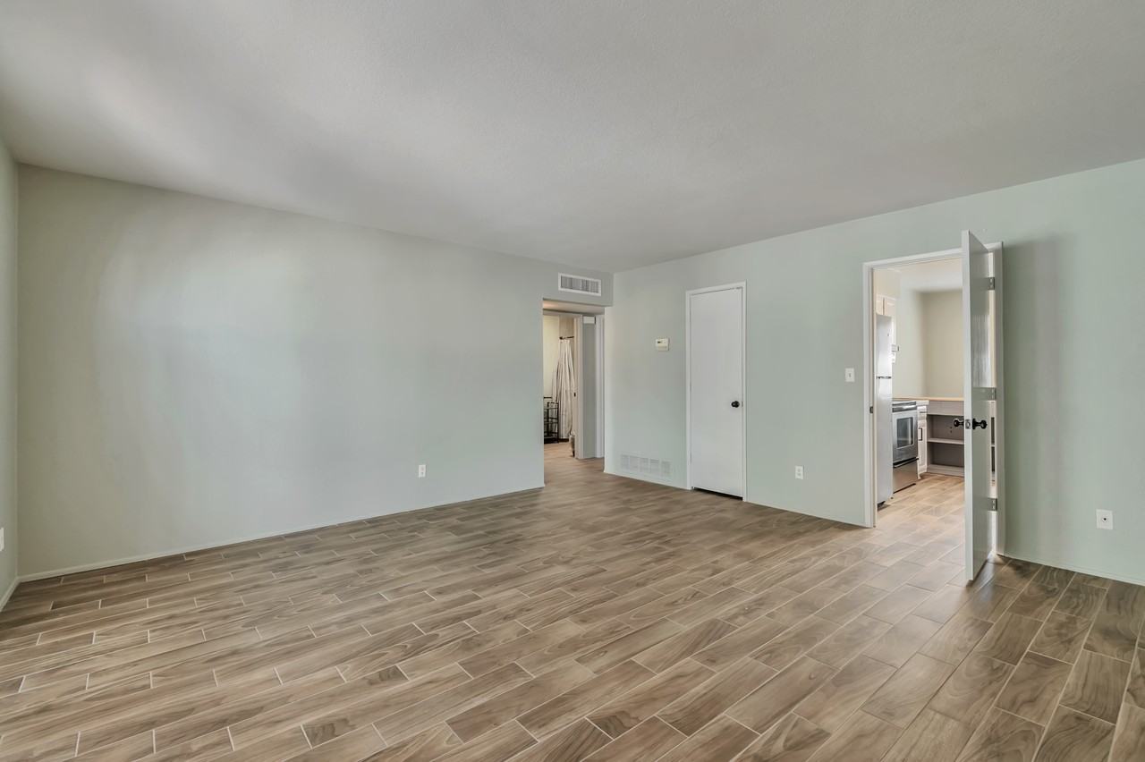 644 N Richey Blvd - Photo 3 of 13