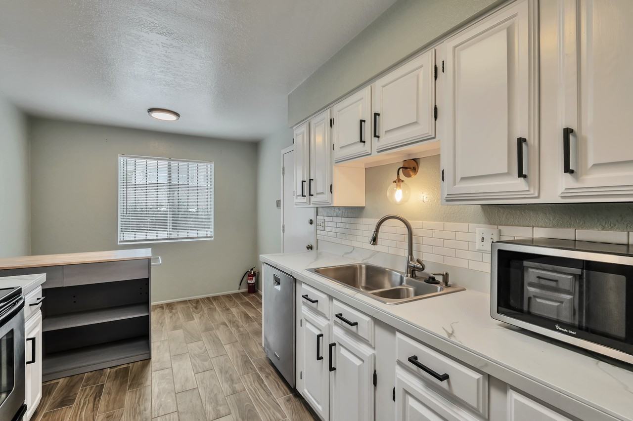 644 N Richey Blvd - Photo 6 of 13