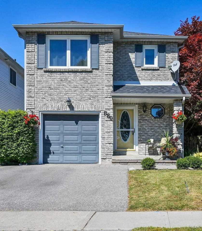 King St W & Thornton Rd N, Oshawa, ON L1J 7Y4 Studio Apartment for