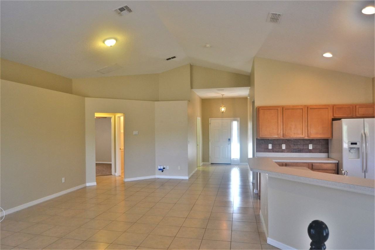 2413 Merry Rd - Photo 2 of 15