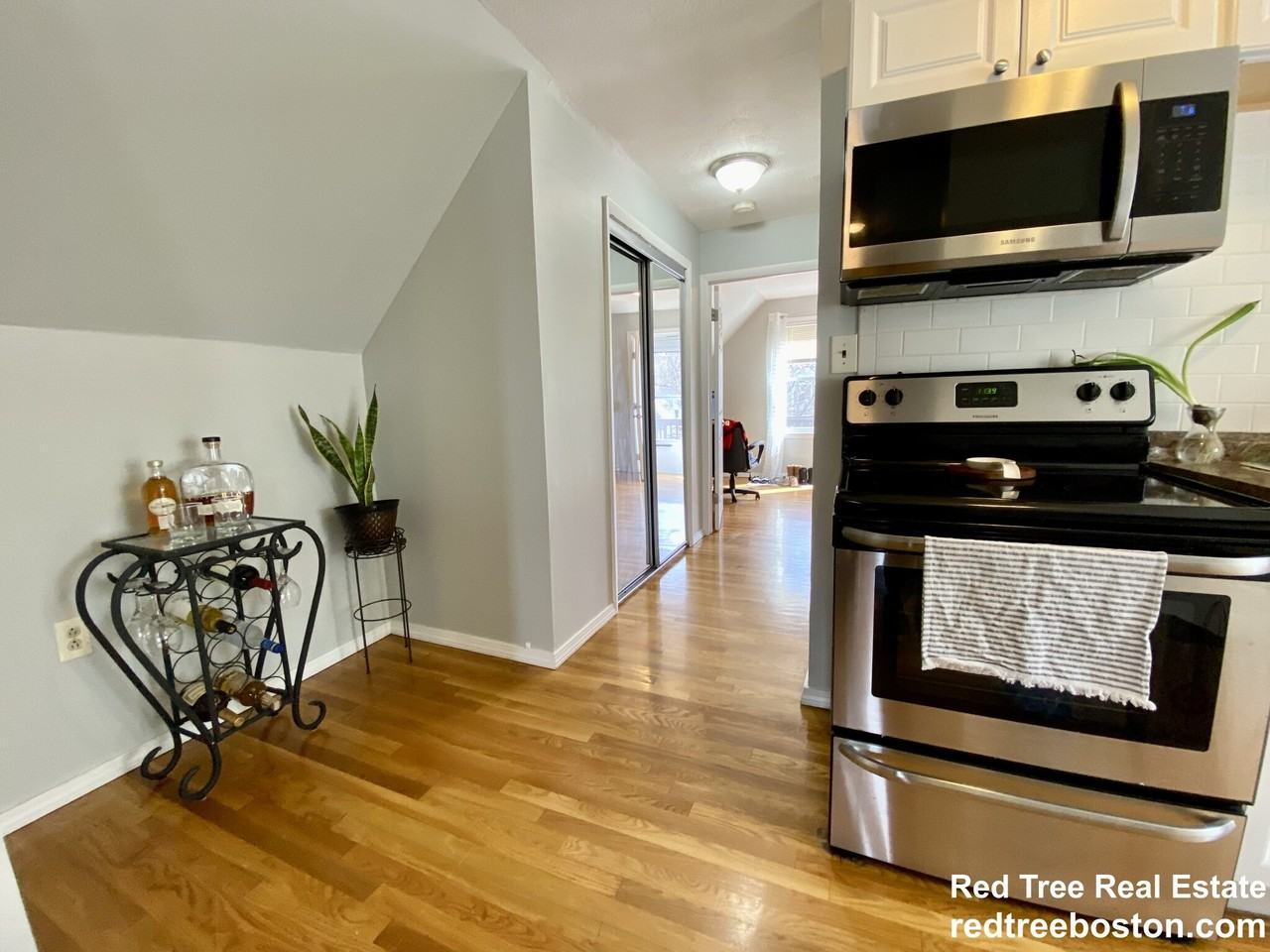 3140 Washington St #4 - Photo 5 of 33