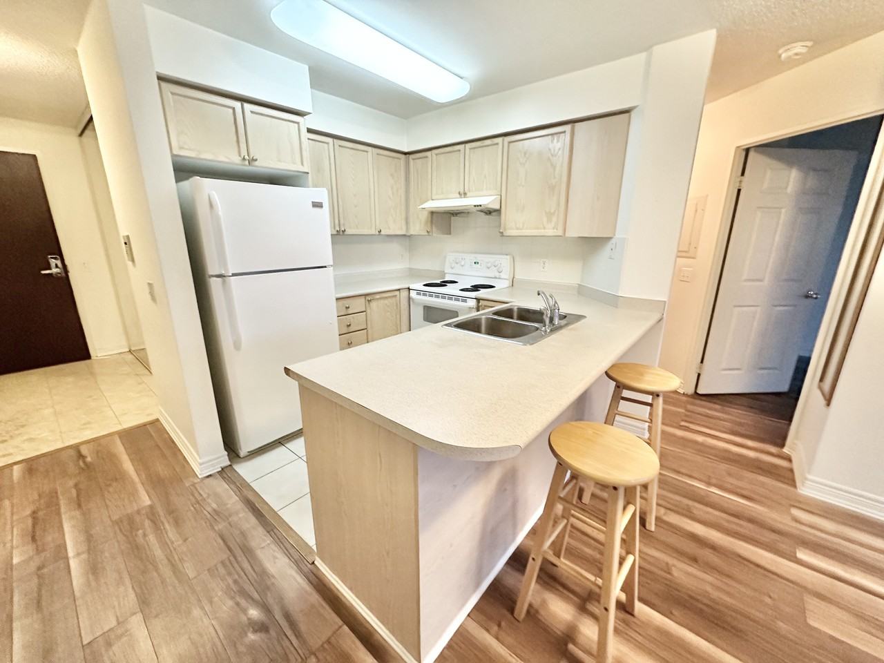 2501-18 Parkview Ave North York, Ontario - Photo 2 of 11