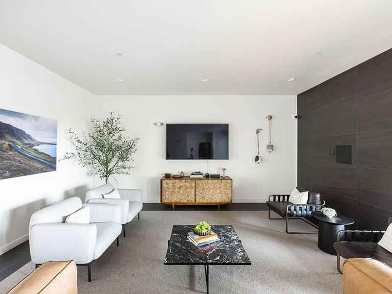 310 Se 12th Ave - Photo 5 of 50