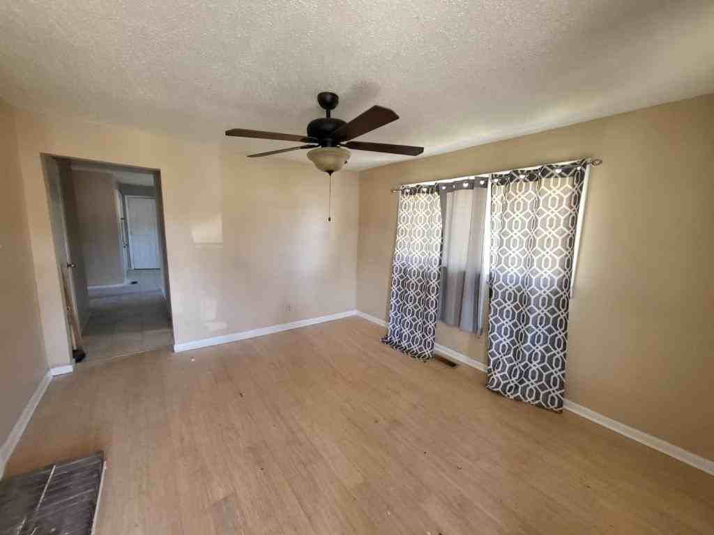 117 Brooks Aly - Photo 2 of 10