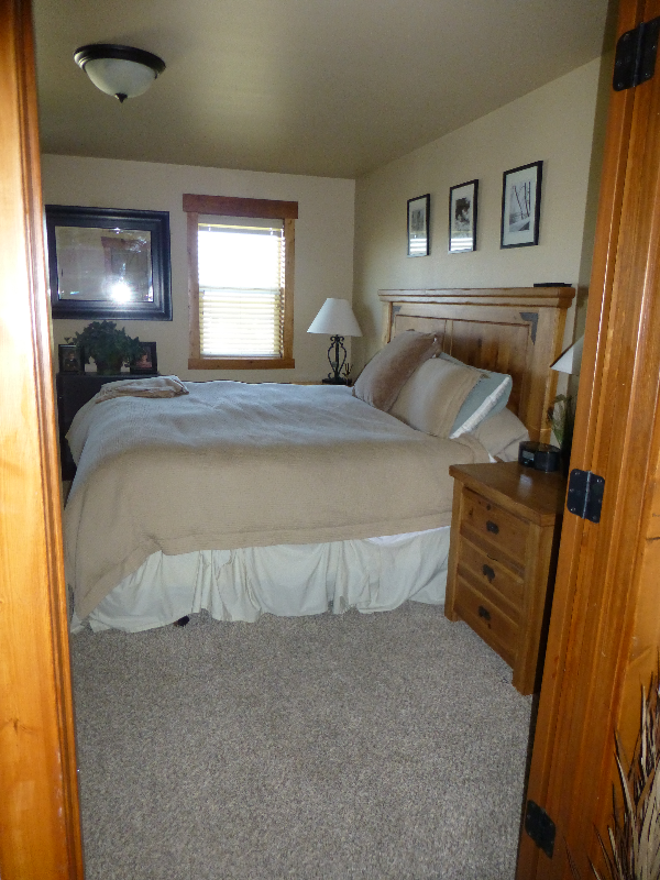 2025 Lakehills Dr - Photo 5 of 19