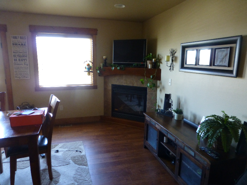 2025 Lakehills Dr - Photo 7 of 19