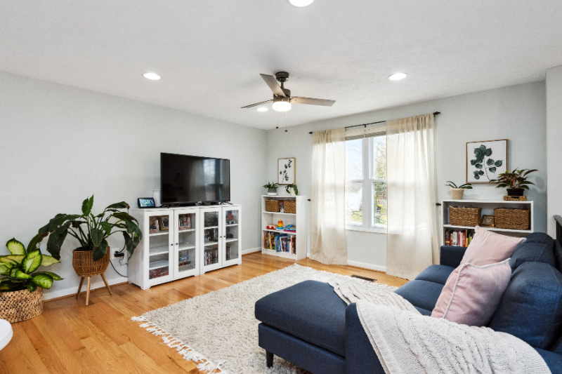 937 Marine Dr - Photo 2 of 31