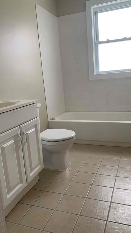 911 Pine St - Photo 2 of 2