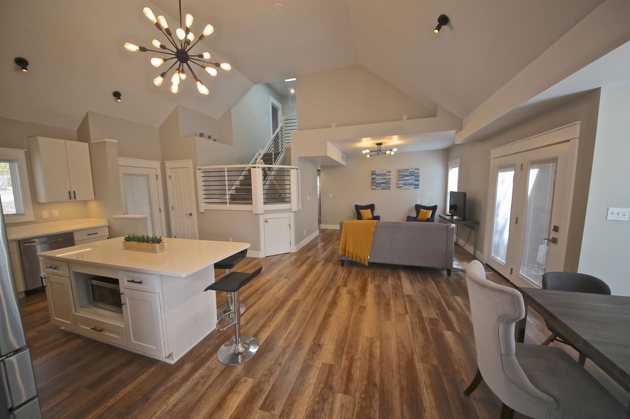 1612 E Camby Ct #1 - Photo 3 of 24