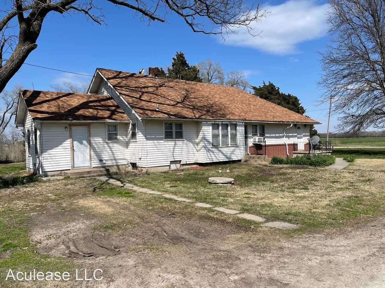 3127 N Hoover Rd - Photo 2 of 14