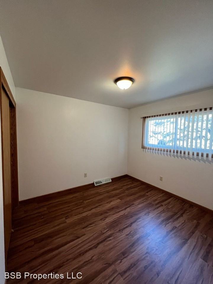 4941/4951 S. 13th Street - Photo 2 of 5