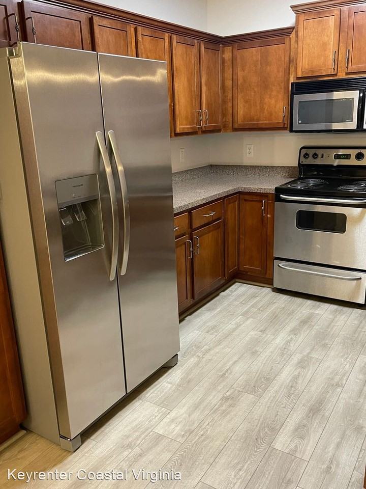 1201 Broad Water Arch - Photo 2 of 10