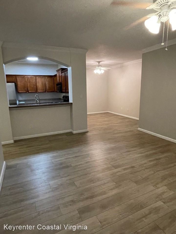 1201 Broad Water Arch - Photo 3 of 10