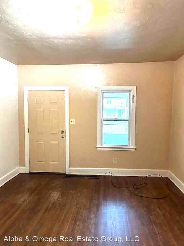 383-385 S Main St - Photo 2 of 8