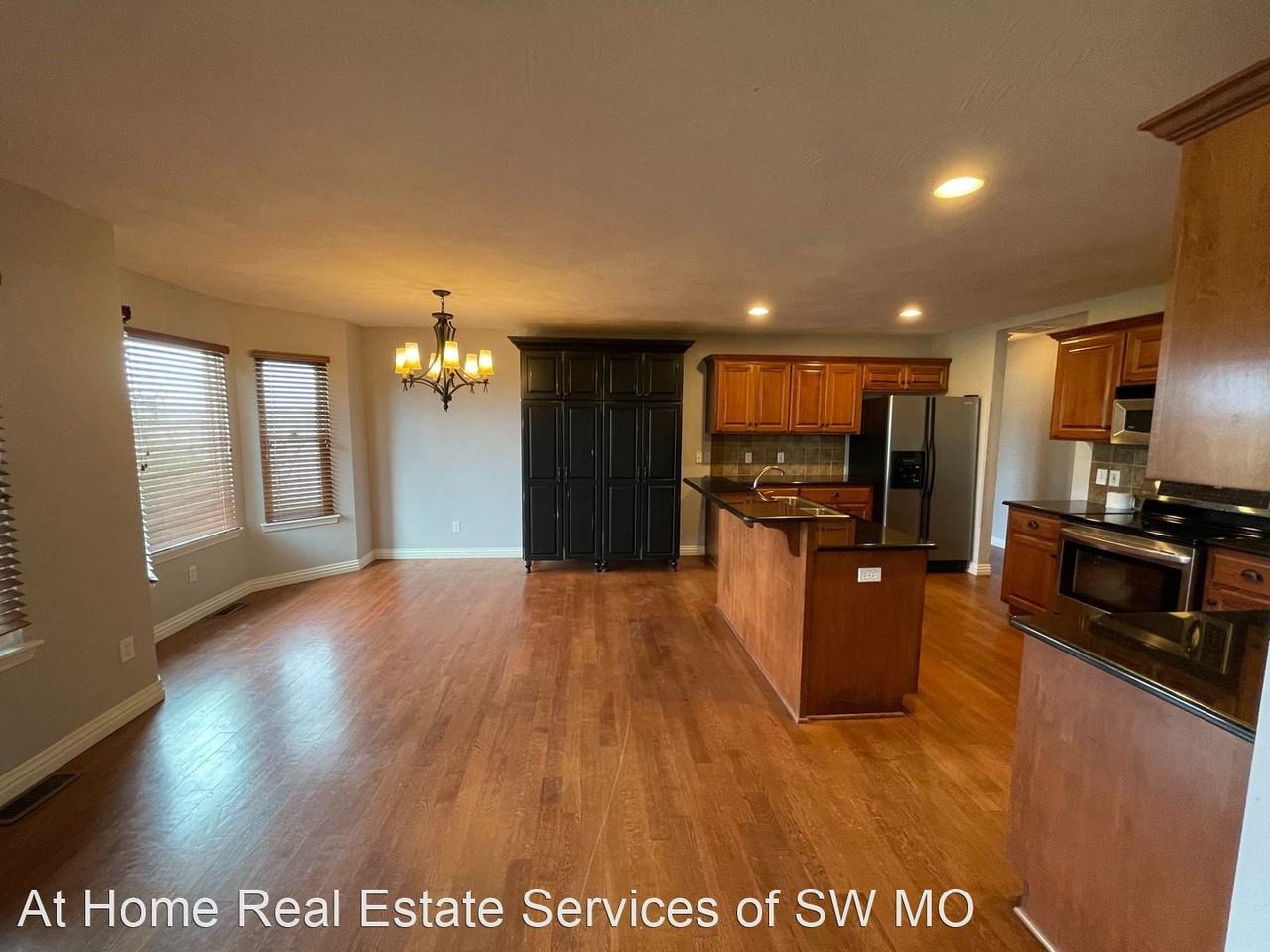 6063 N 19th Ave - Photo 3 of 19