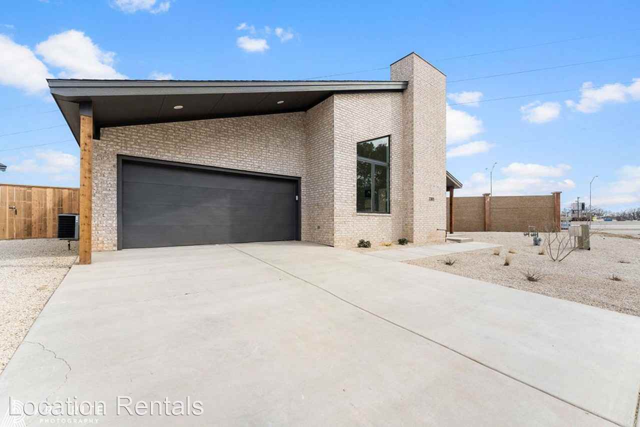 2303 Toledo Ave - Photo 3 of 31