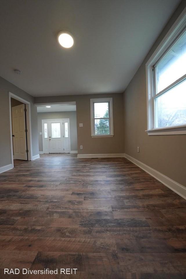 105 Chatham St - Photo 3 of 15