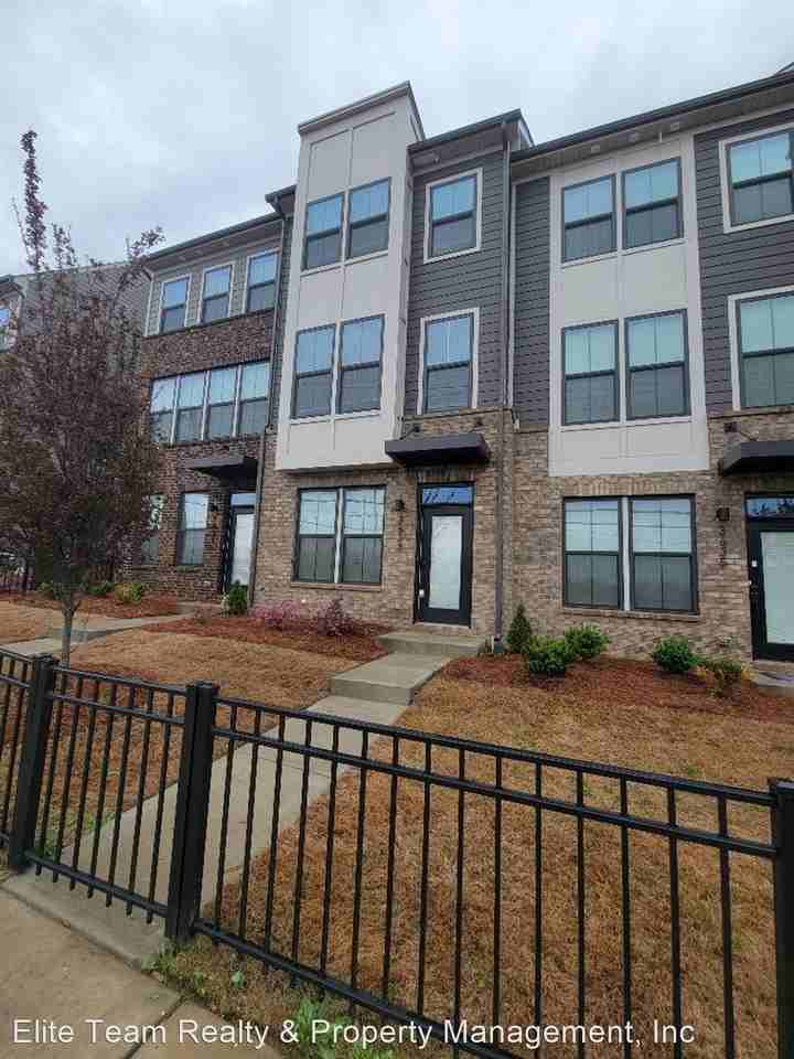 3633 S Tryon St - Photo 2 of 50