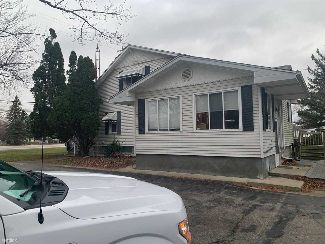 6098 Corunna Rd - Photo 2 of 15