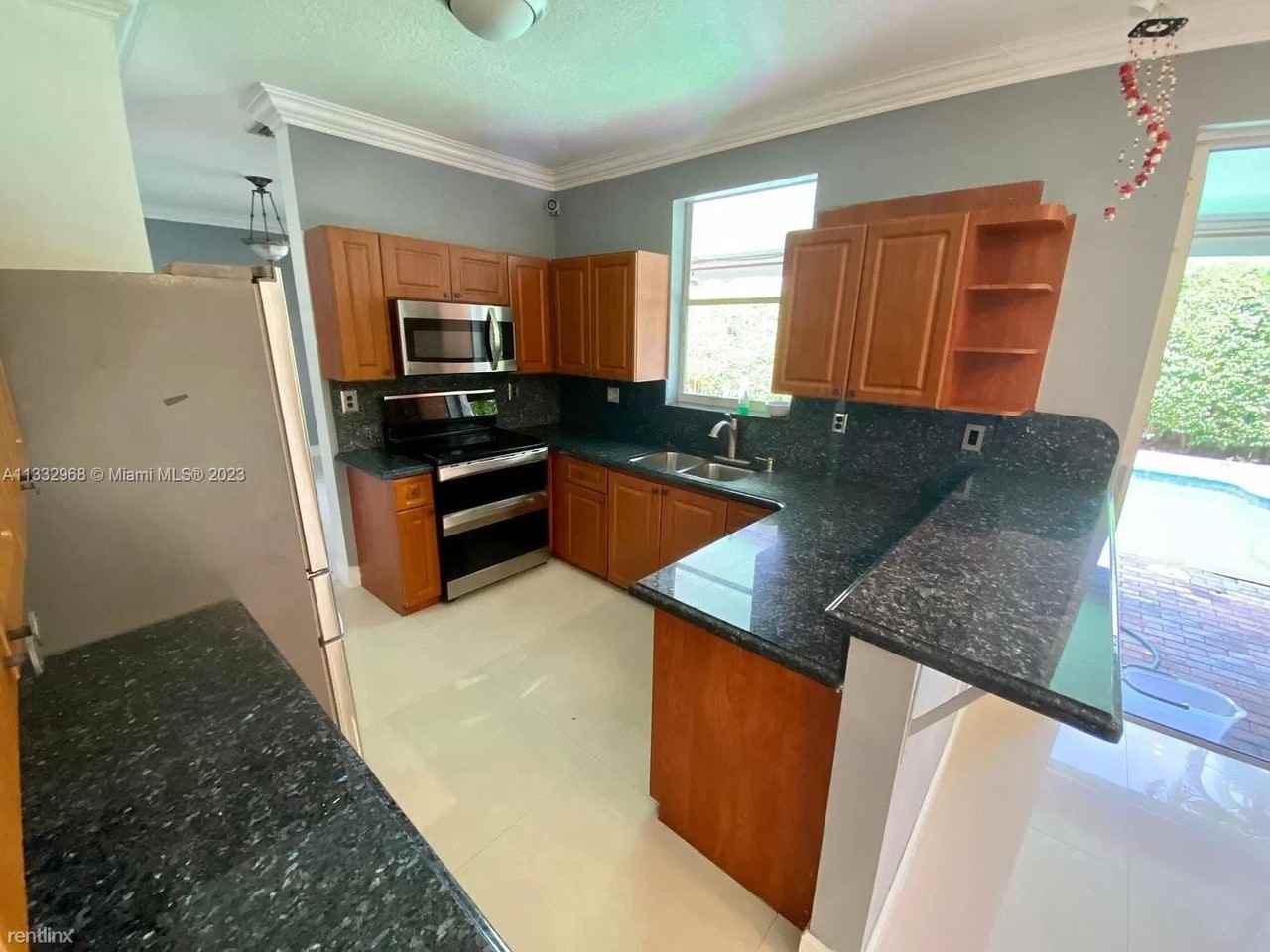 13851 Sw 38th Ln - Photo 3 of 7