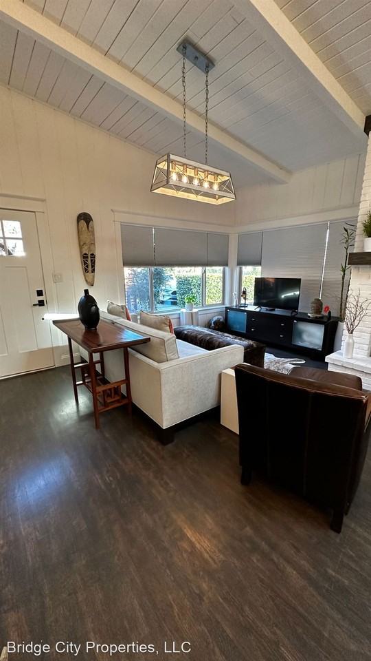 Triplex - Photo 2 of 34