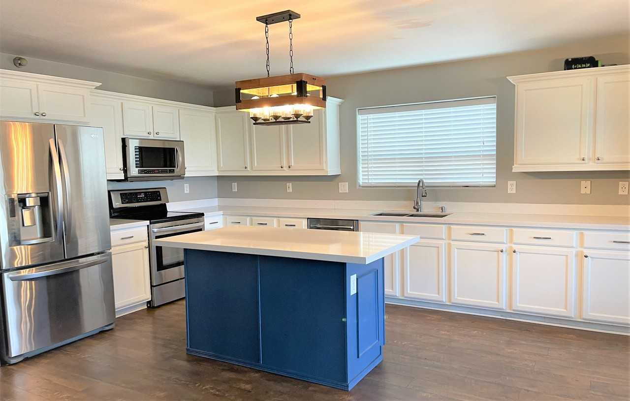 2520 N 109th Ave - Photo 2 of 33