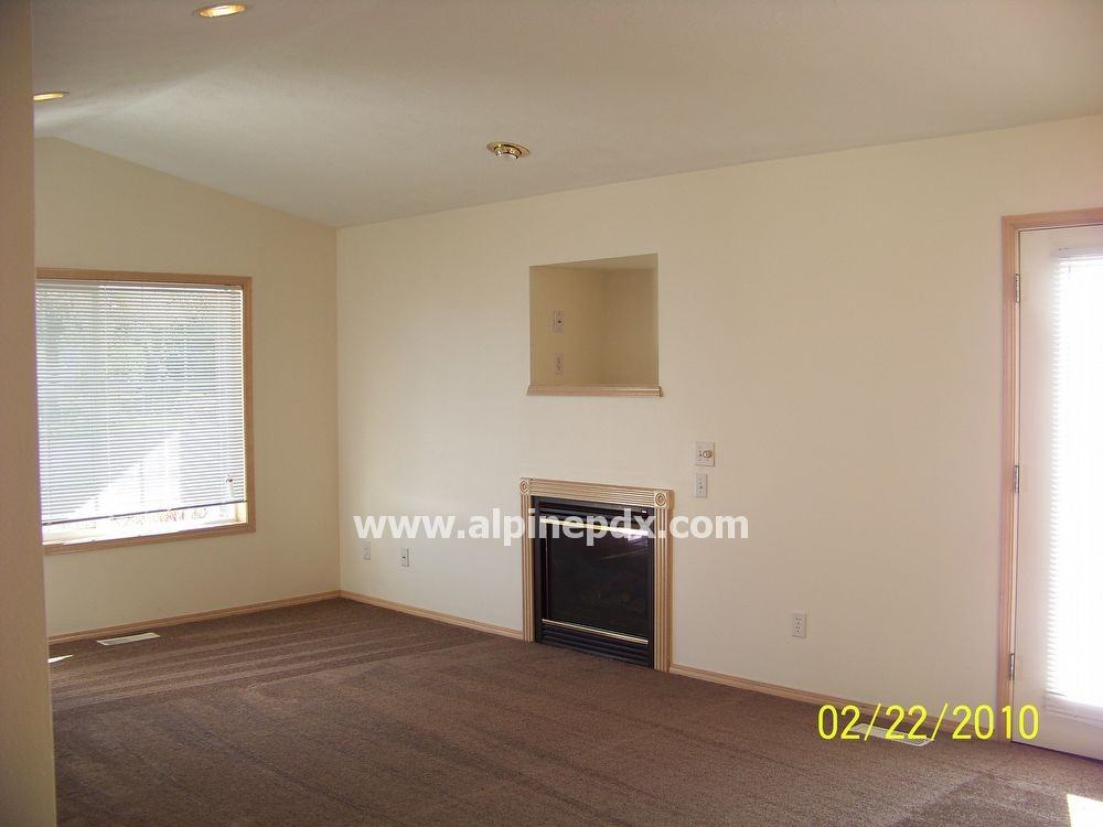 10427 NE Shaver St - Photo 2 of 5