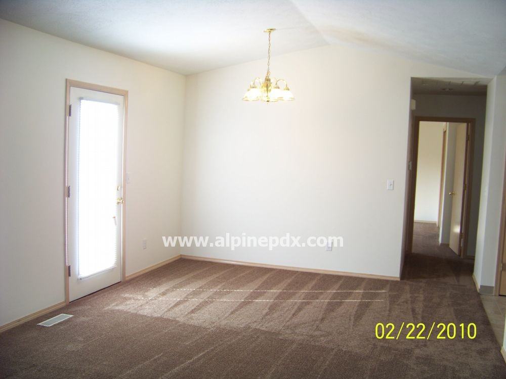 10427 NE Shaver St - Photo 3 of 5