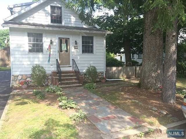 63 Maple Rd - Photo 2 of 21