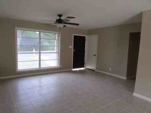 11210 Dreamland Dr - Photo 2 of 7