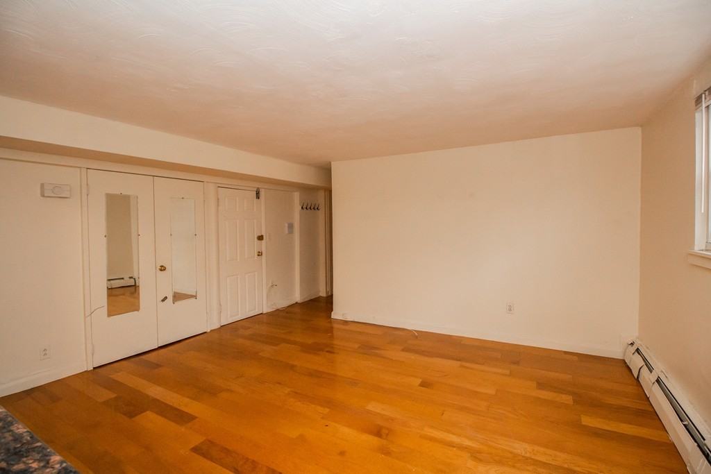 95 Chestnut St #1B - Photo 4 of 9