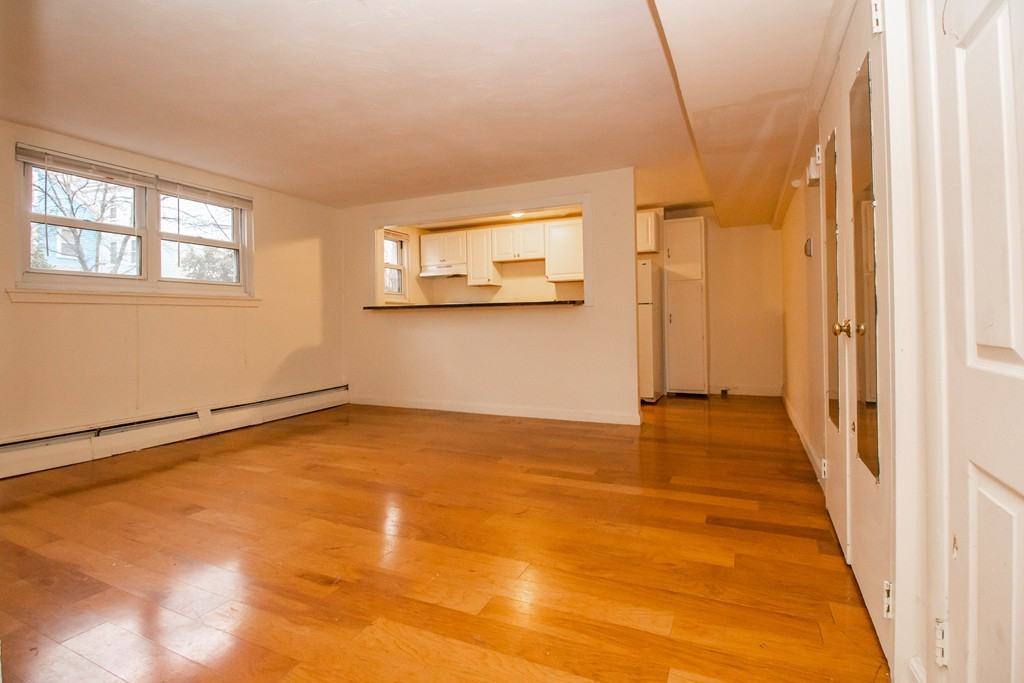 95 Chestnut St #1B - Photo 7 of 9