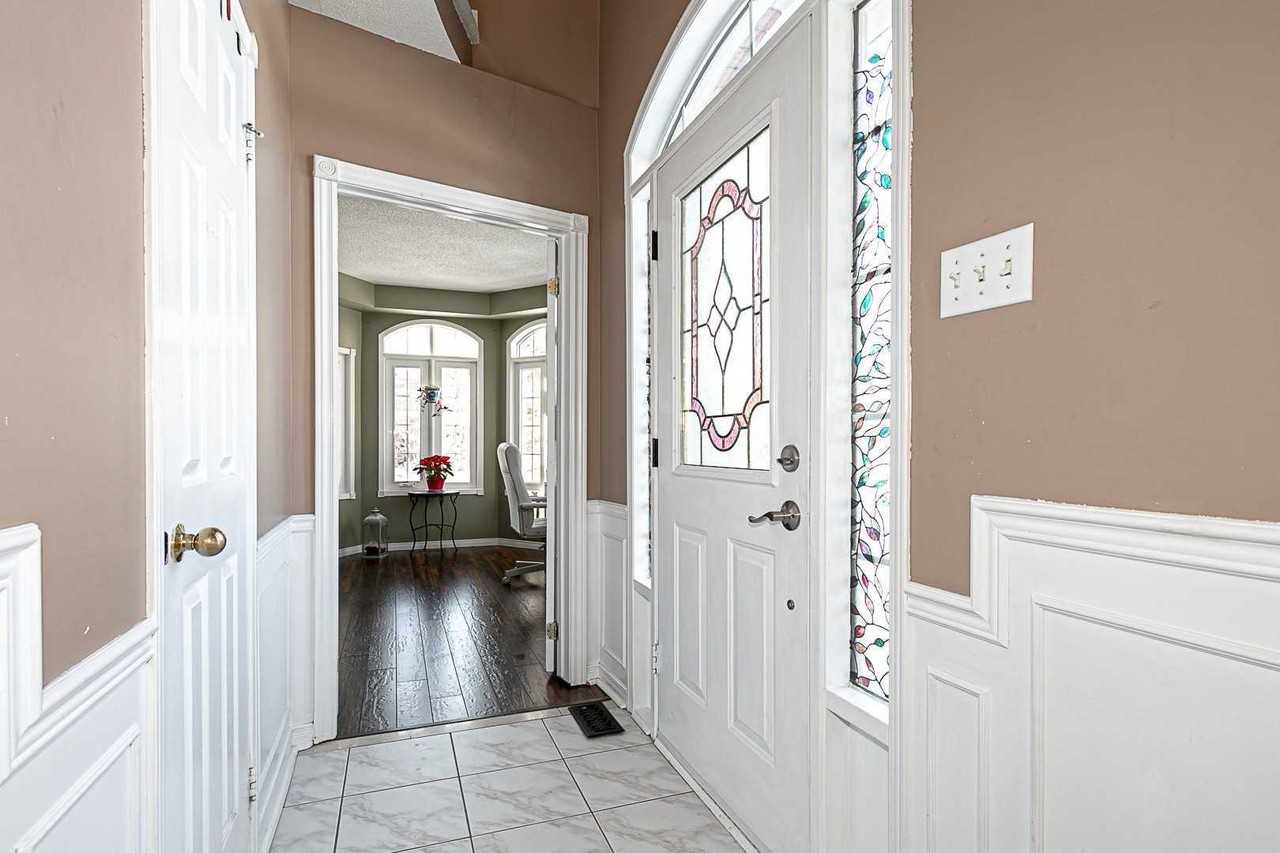 304 Warner Crescent ## - Photo 2 of 6