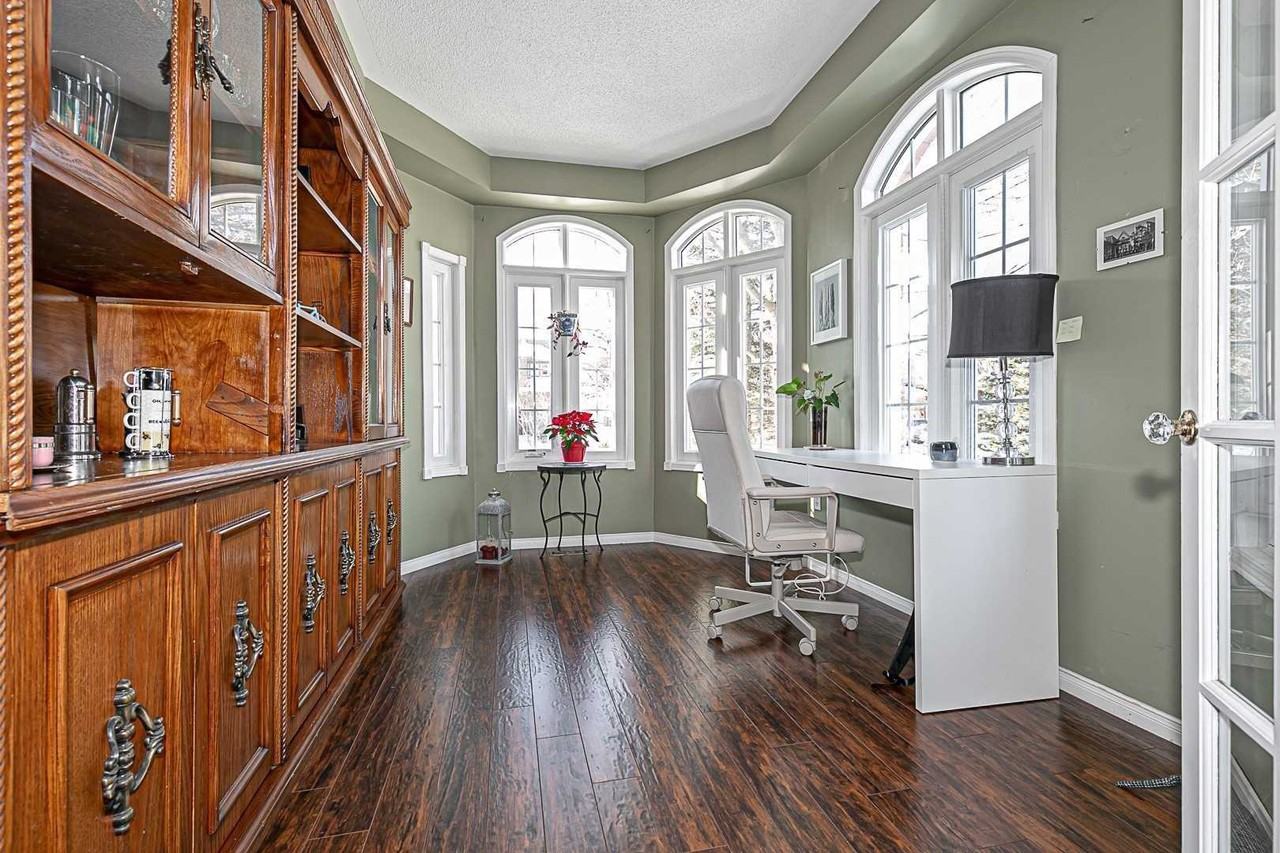 304 Warner Crescent ## - Photo 3 of 6