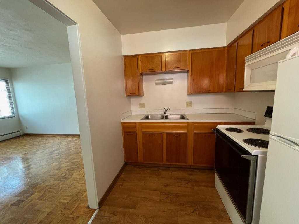 1821 G St - Photo 4 of 10