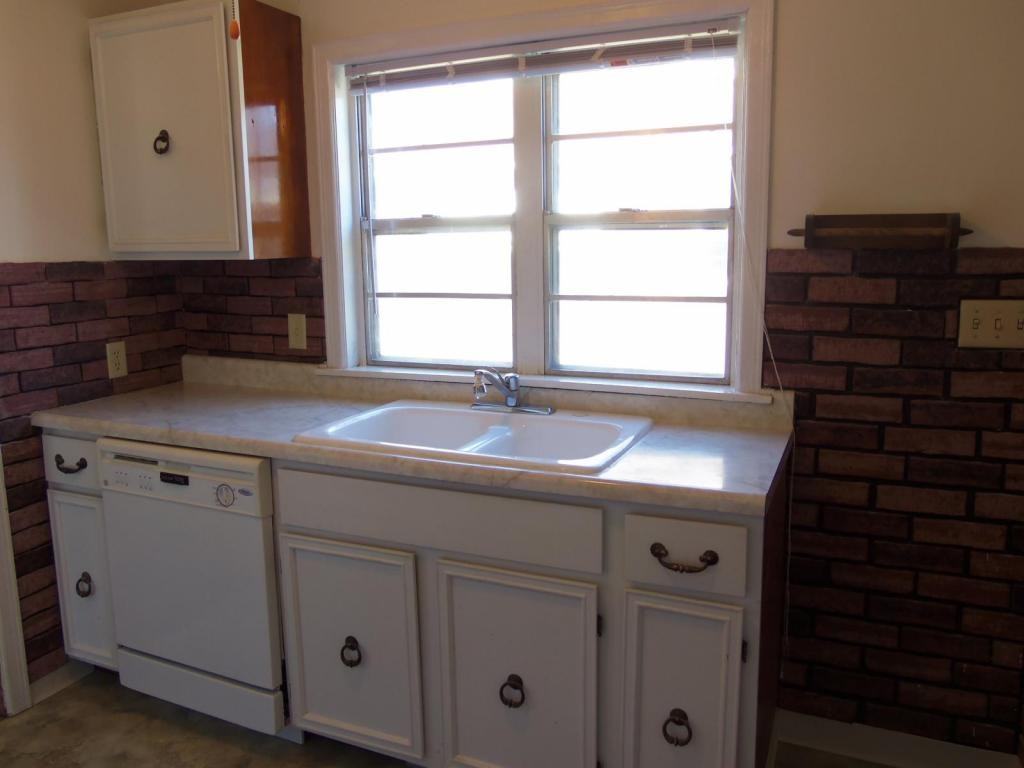 1205 Adams St - Photo 7 of 29