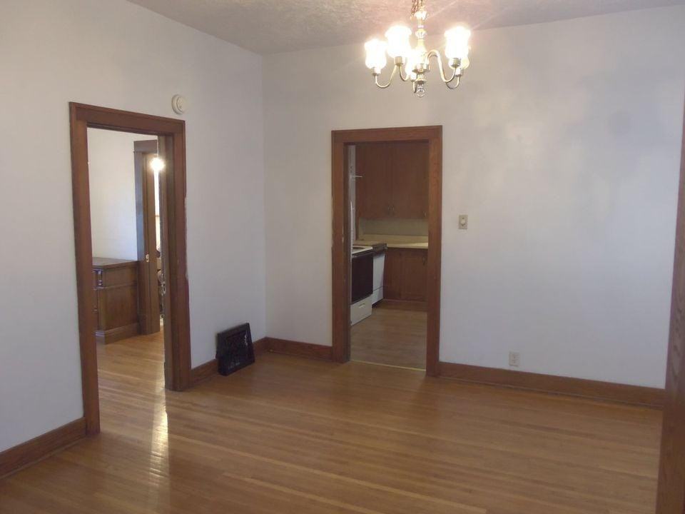 1710 Harwood St - Photo 3 of 26